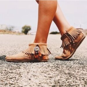 Minnetonka Concho Fringe Moccasins 7.5